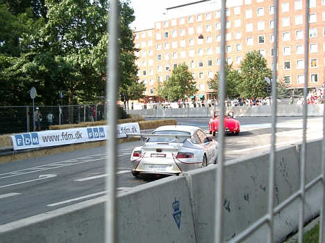 Hupiter'en stikker af fra Lars Erik 'Hjulspin' Nielsen's Porsche.
(Foto: Ib Rasmussen)